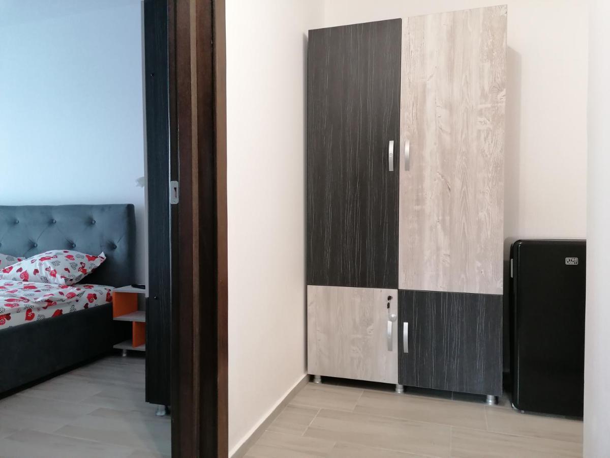 Ama Apartament Cu Terasa 50 Mp & Parcare Brasov Exterior photo