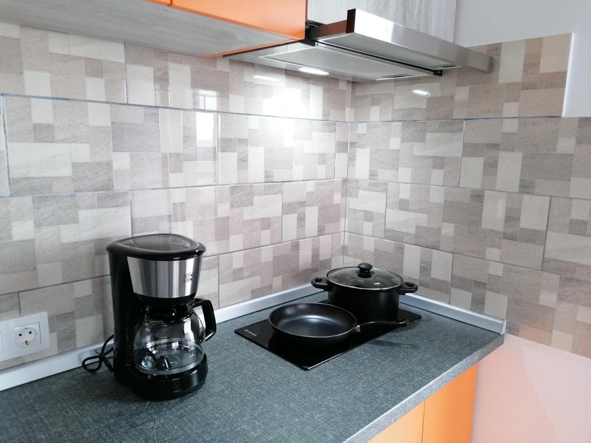 Ama Apartament Cu Terasa 50 Mp & Parcare Brasov Exterior photo