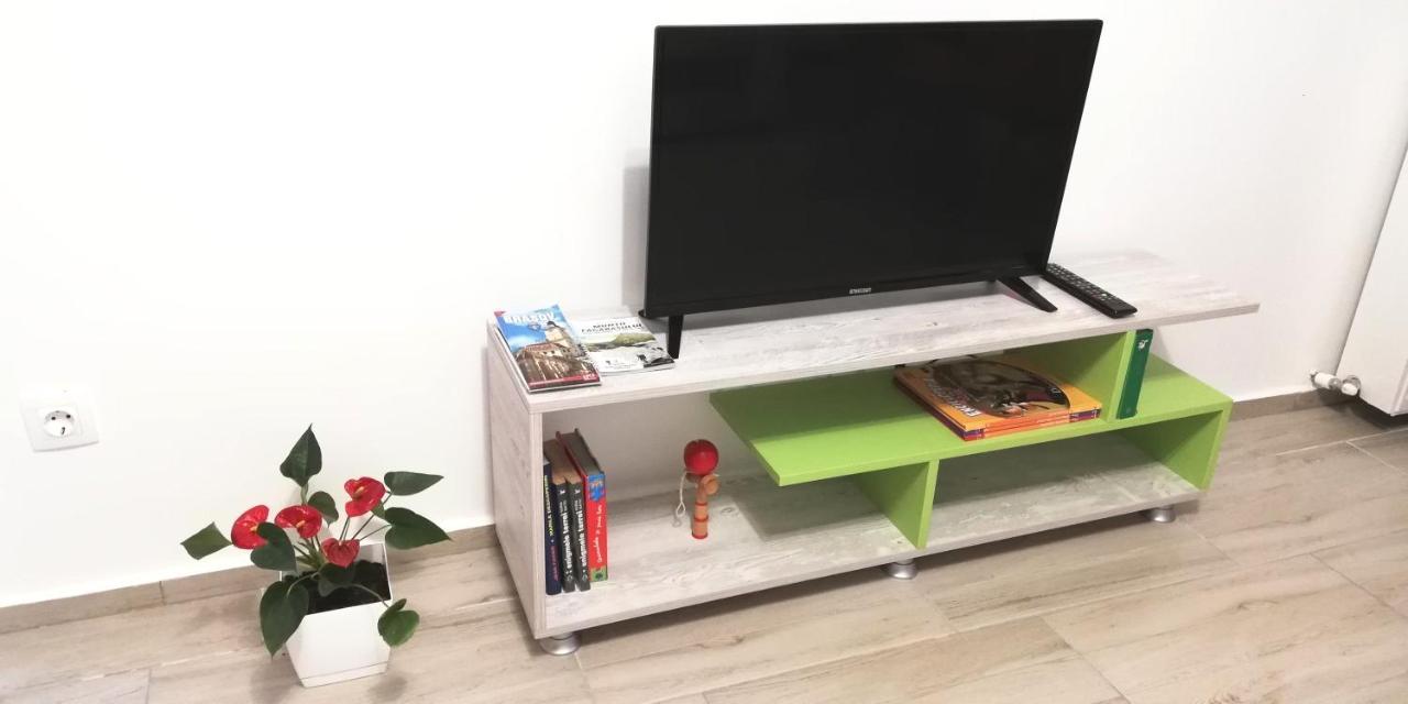 Ama Apartament Cu Terasa 50 Mp & Parcare Brasov Exterior photo