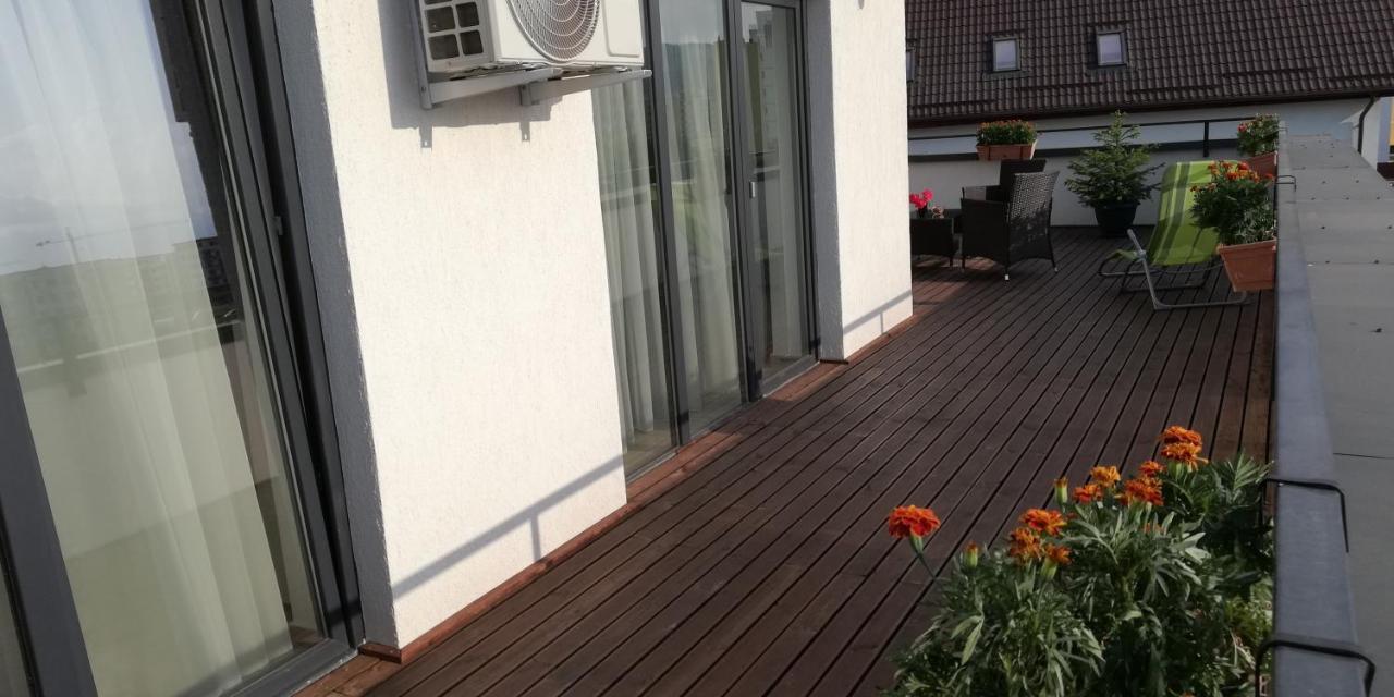 Ama Apartament Cu Terasa 50 Mp & Parcare Brasov Exterior photo